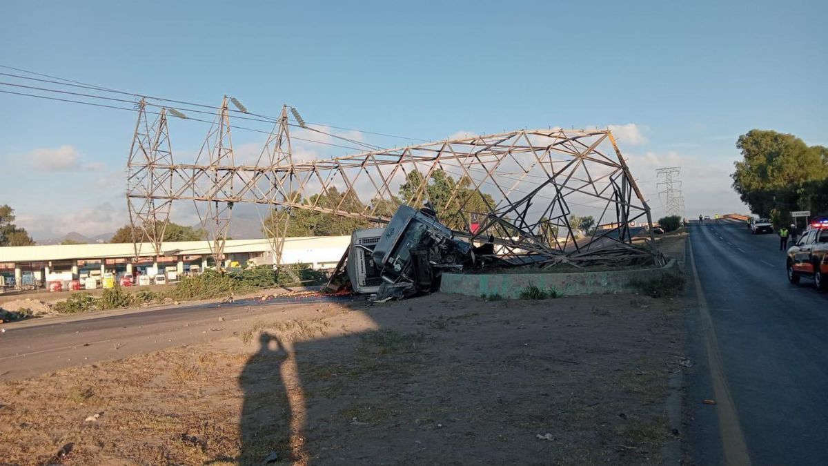 Torre de alta tensión de la CFE en Ecatepec derribada