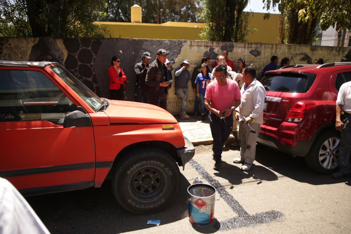 Rechazan vecinos de la colonia Murguía en Toluca parquímetros virtuales