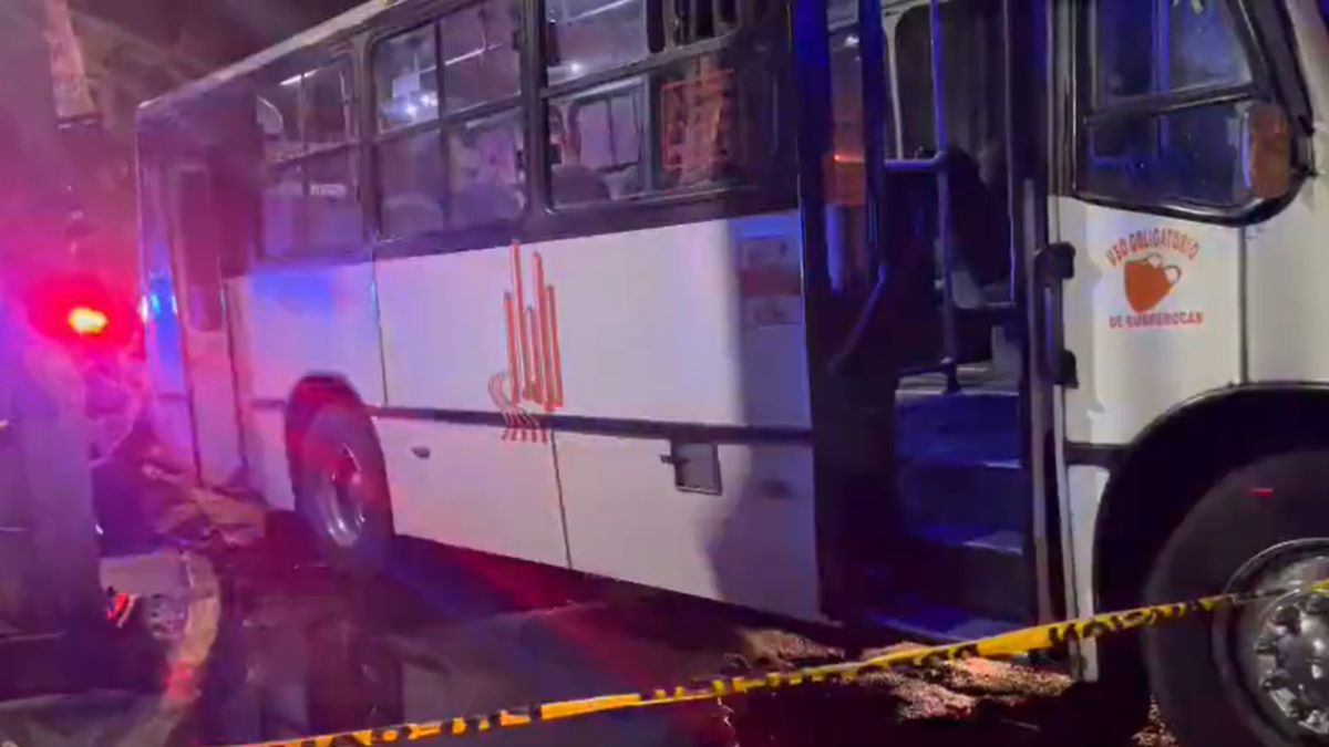 Camión donde murió hombre en asalto en Naucalpan