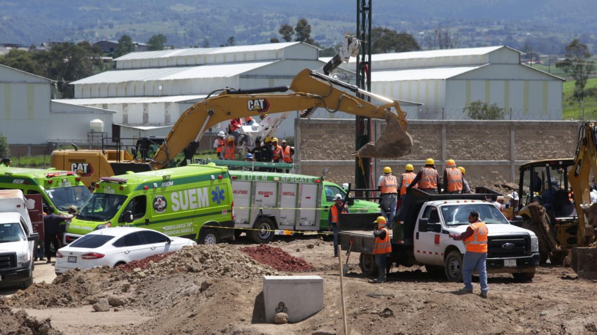 Derrumbe en construcción en carretera Toluca-Zitácuaro