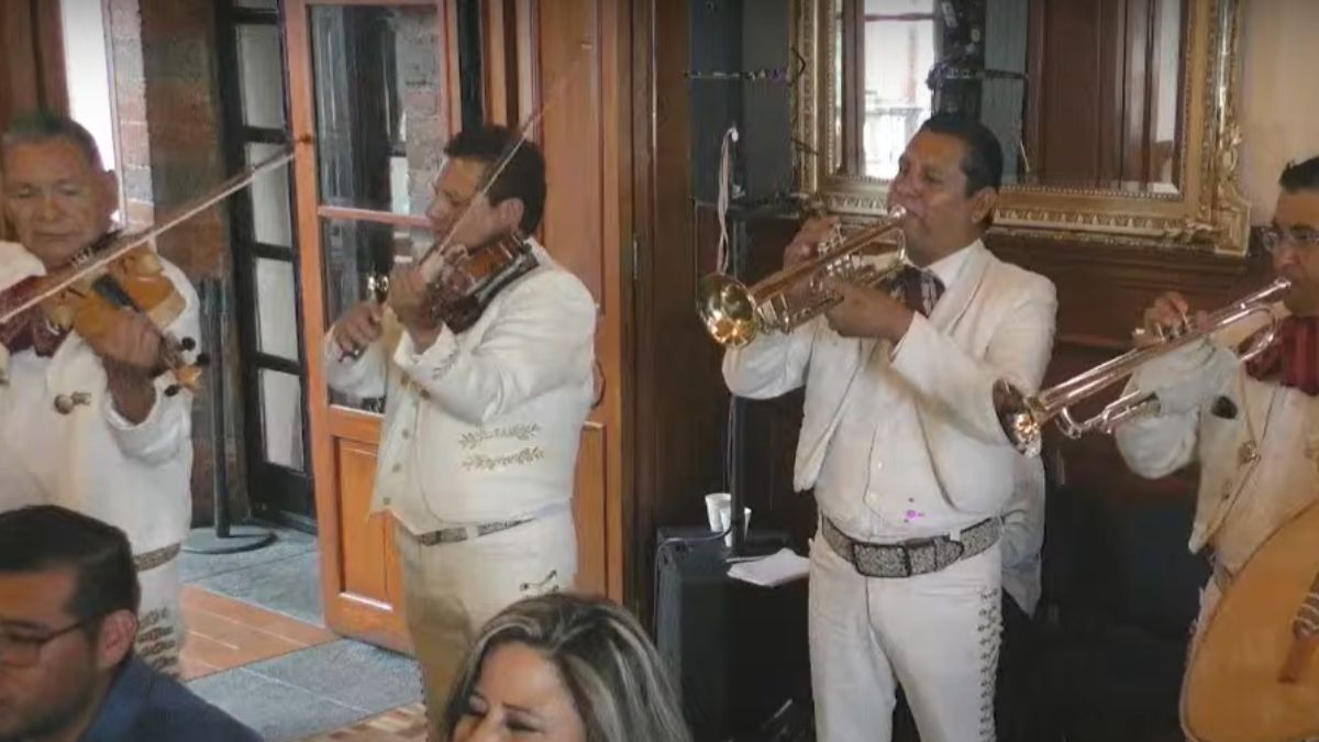 Mariachi en sesión de Cabildo de Toluca