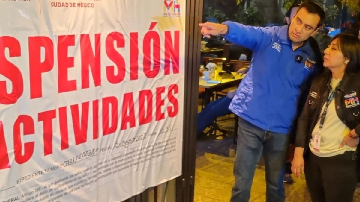 Aviso de suspensión de actividades en bar relacionado con caso del empresario Íñigo Arenas