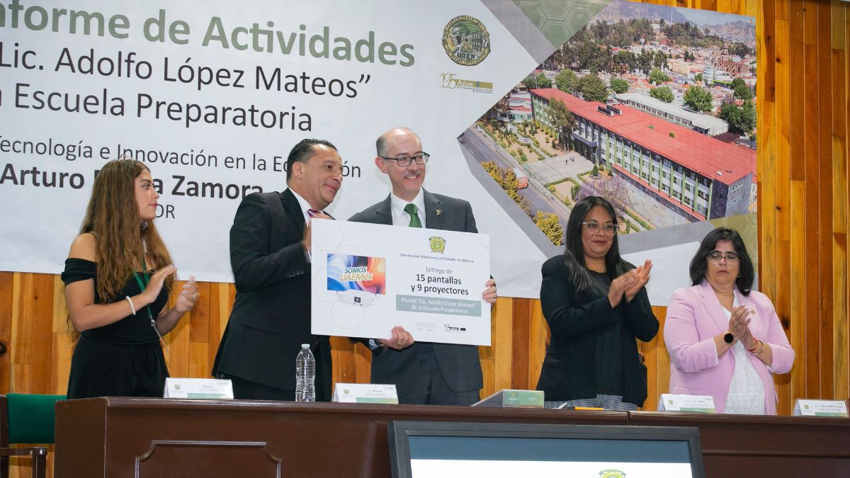 Rector de la UAEMex en informe del plantel "Adolfo López Mateos"