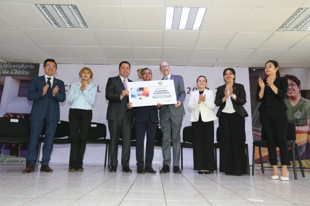 Entrega rector de la UAEMex equipamiento e infraestructura en Valle de ...
