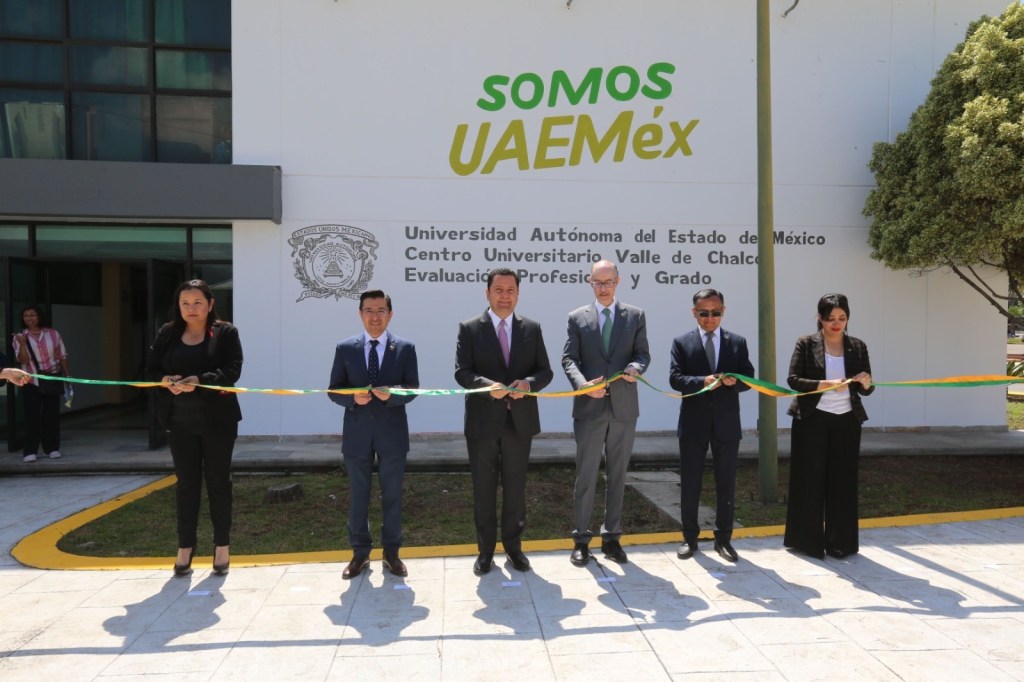 Entrega rector de la UAEMex equipamiento e infraestructura en Valle de ...