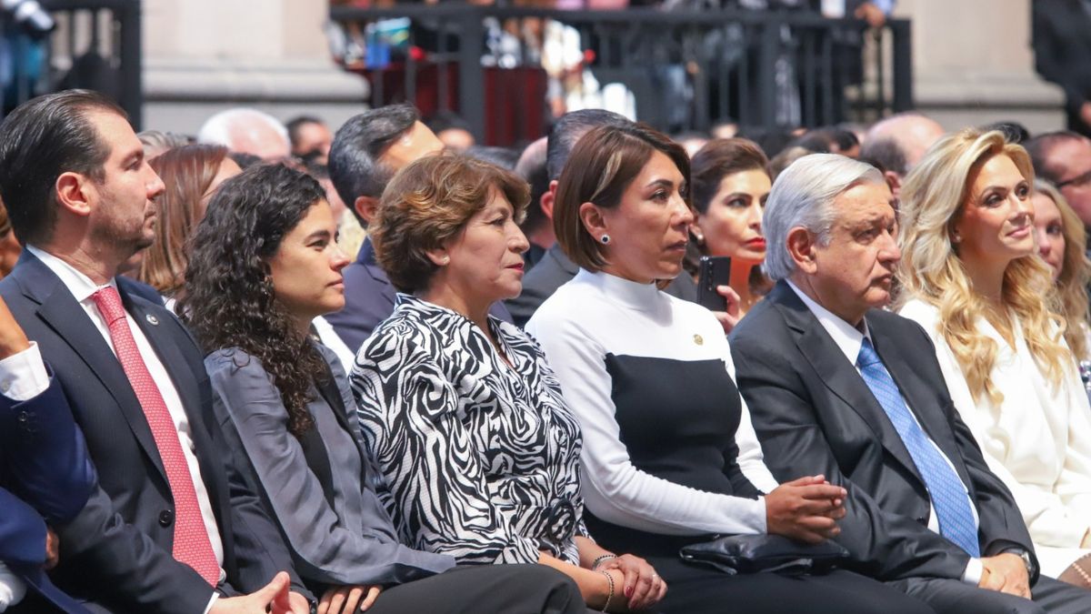 Políticos que acompañaron a Alfredo Del Mazo en su informe en primer fila