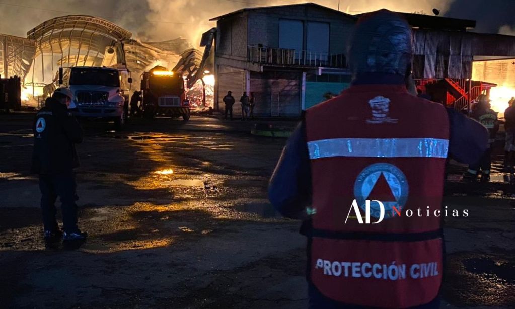 Devastador incendio consume la Central de Abastos de Toluca 