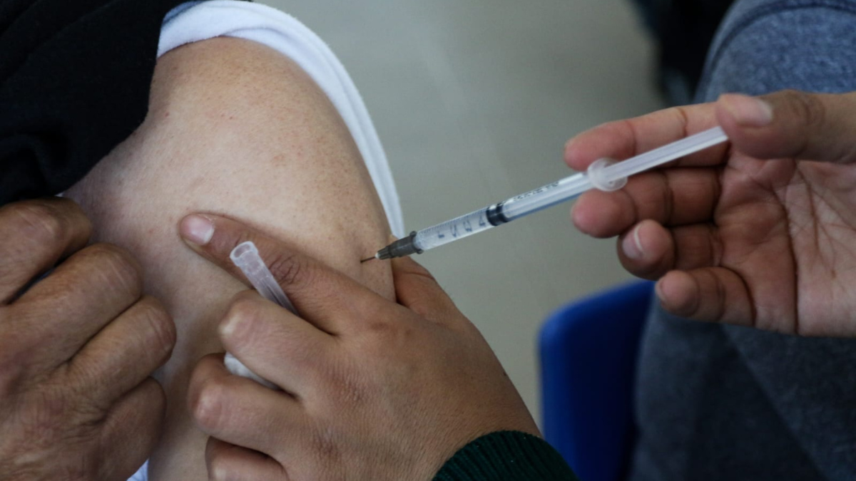 Vacunación a personas vulnerables en el Estado de México, para Influenza y COVID