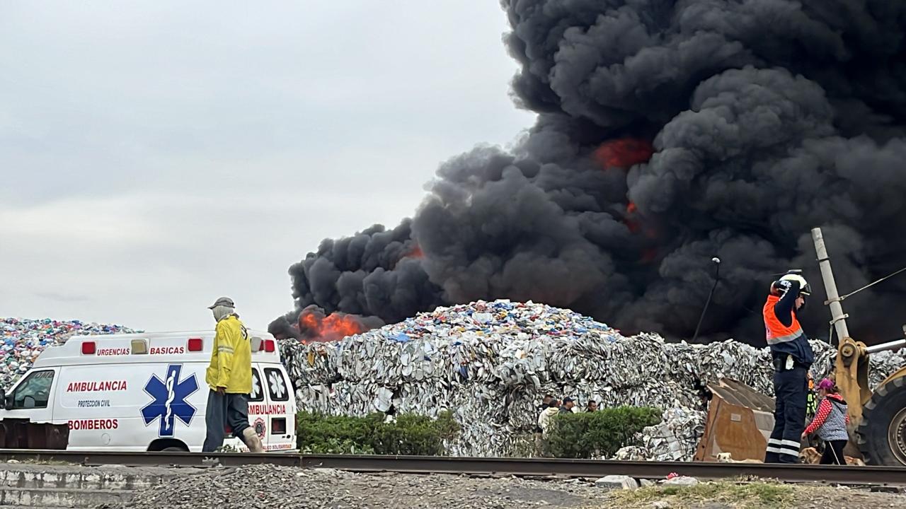 Incendio en planta recicladora en Valle de Chalco