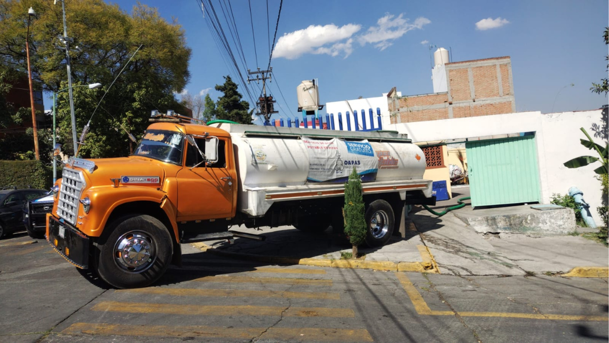 Pipas de agua en Naucalpan