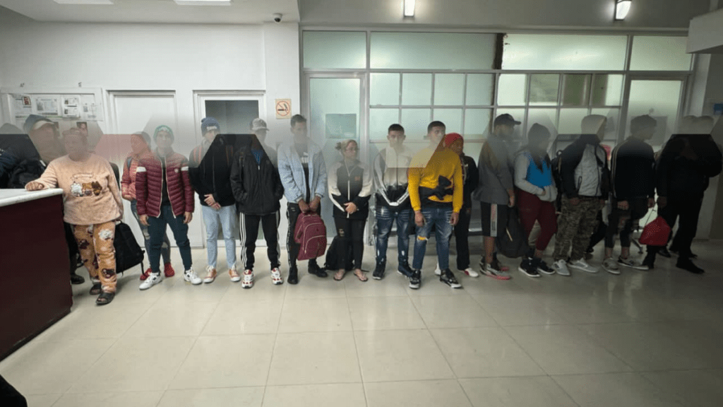 Rescatan 22 inmigrantes cubanos en Tultepec