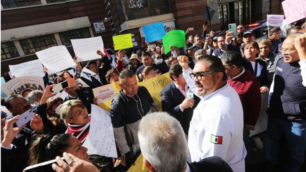Protestan trabajadores de la Salud por falta de pagos, insumos y bases ...
