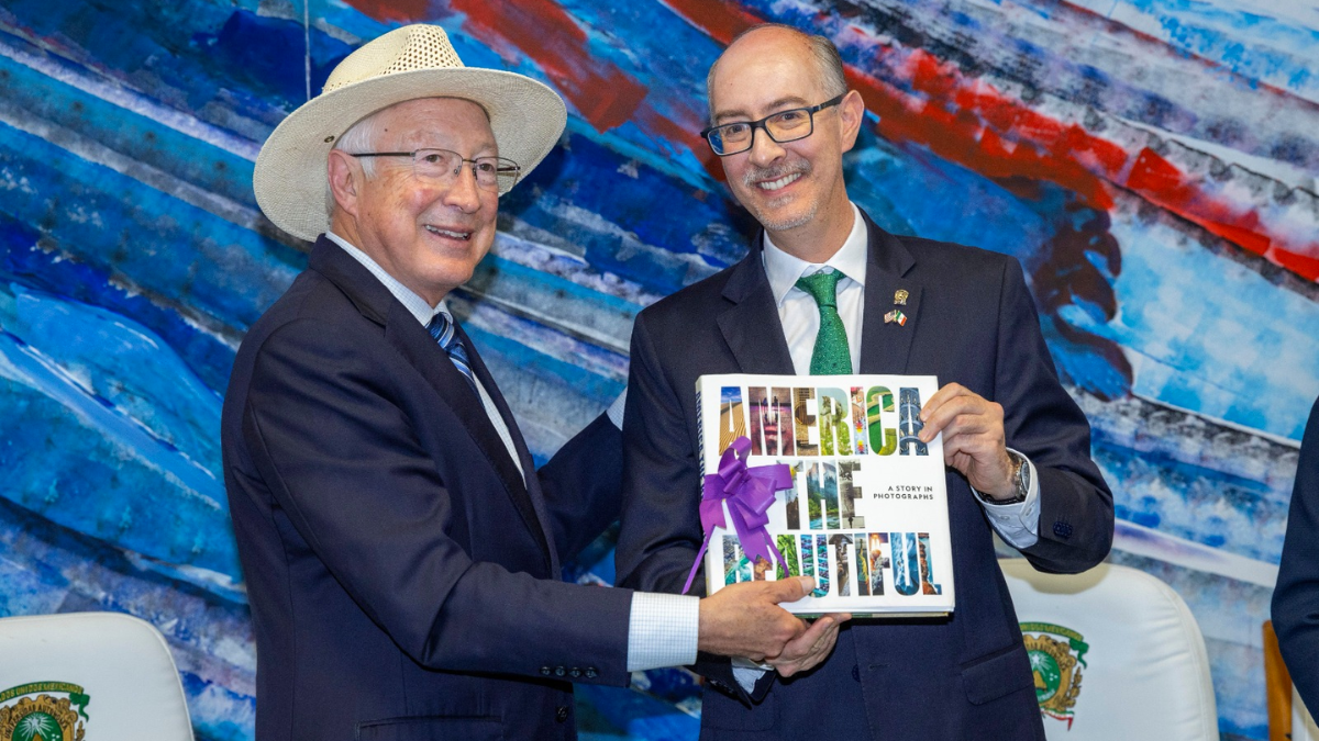 Embajador de EUA visita UAEMEx