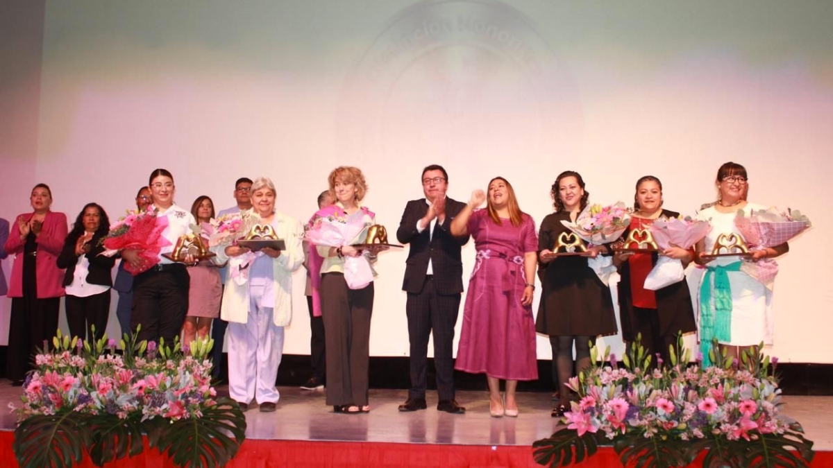 Reconocen a mujeres en Lerma.