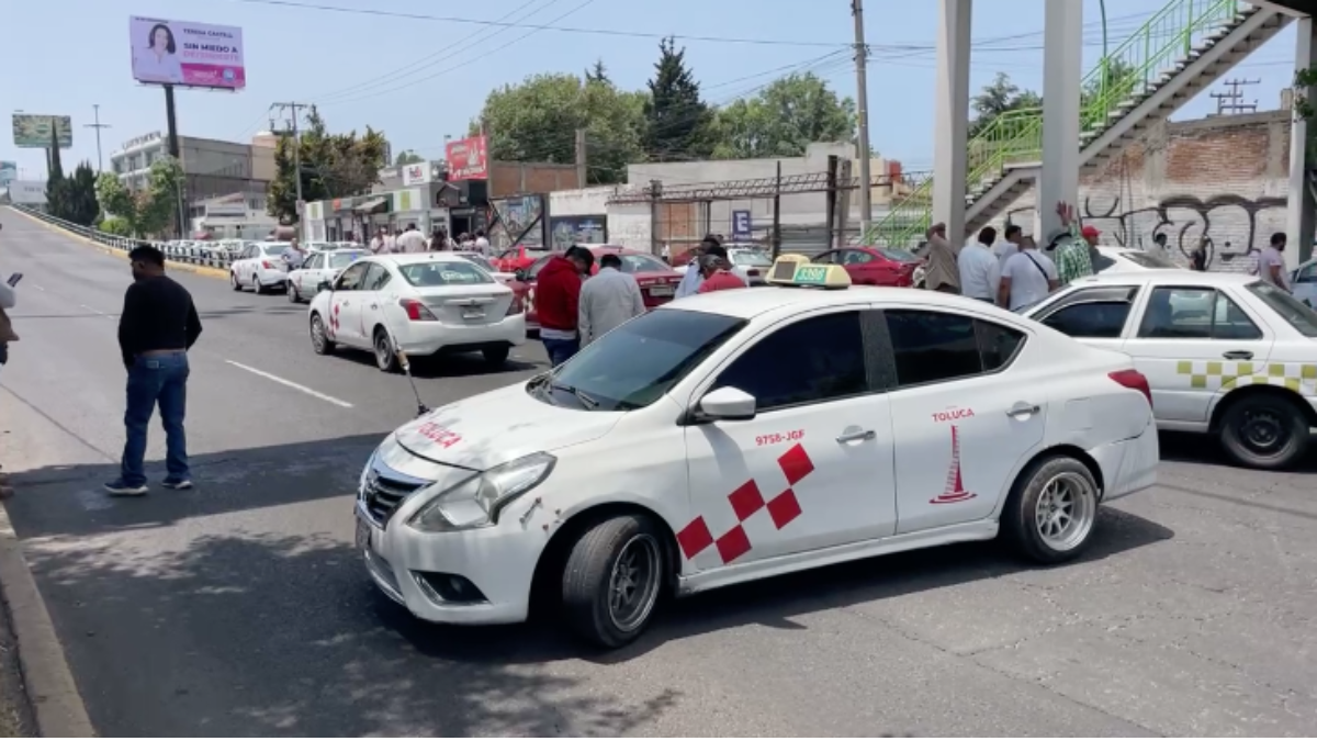 Cierran carriles de Paseo Tollocan