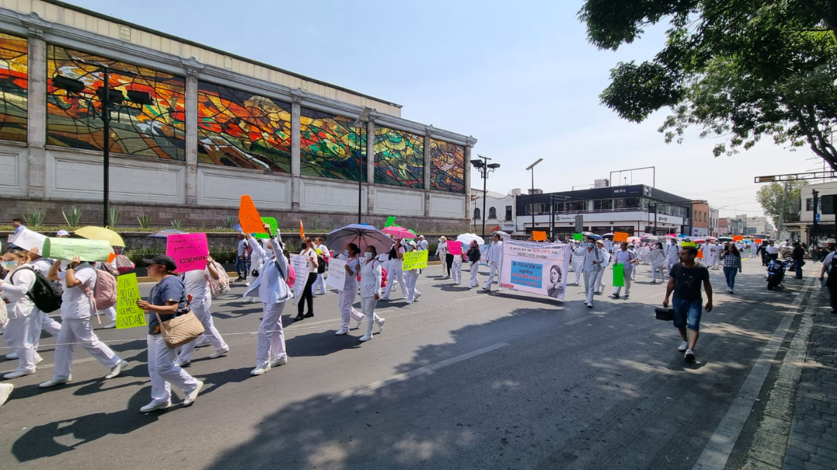 Protesta personal de Issemym en Toluca