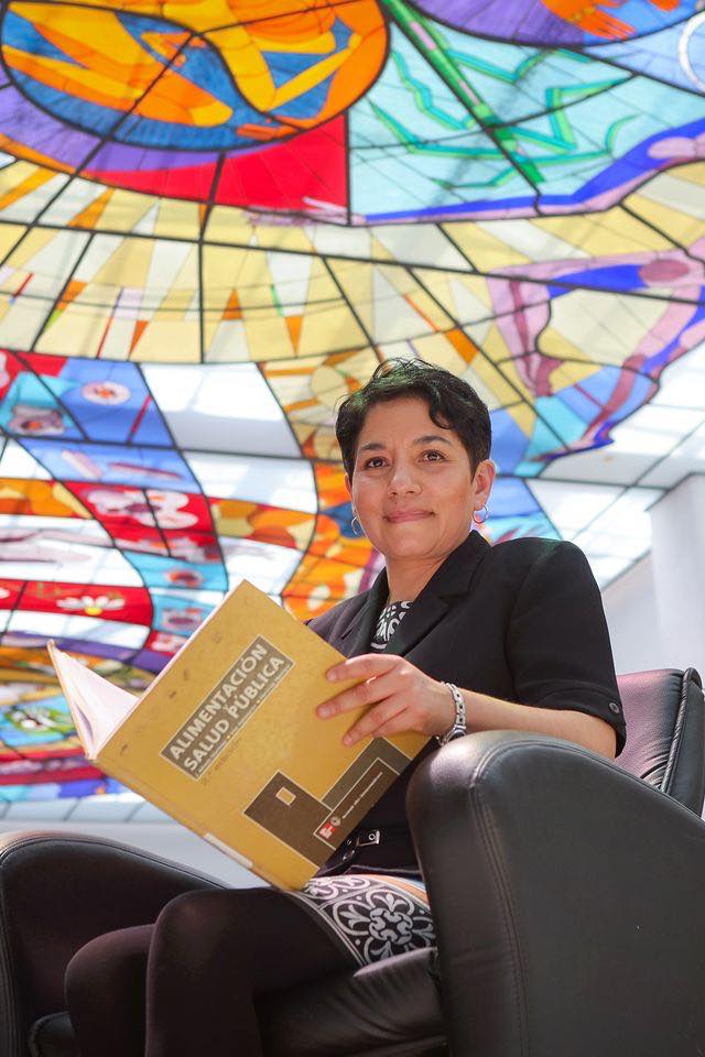 Alejandra Donají evalúa niveles de desnutrición de las infancias. / FOTO: Especial