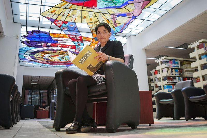 Alejandra Donají evalúa niveles de desnutrición de las infancias. / FOTO: Especial