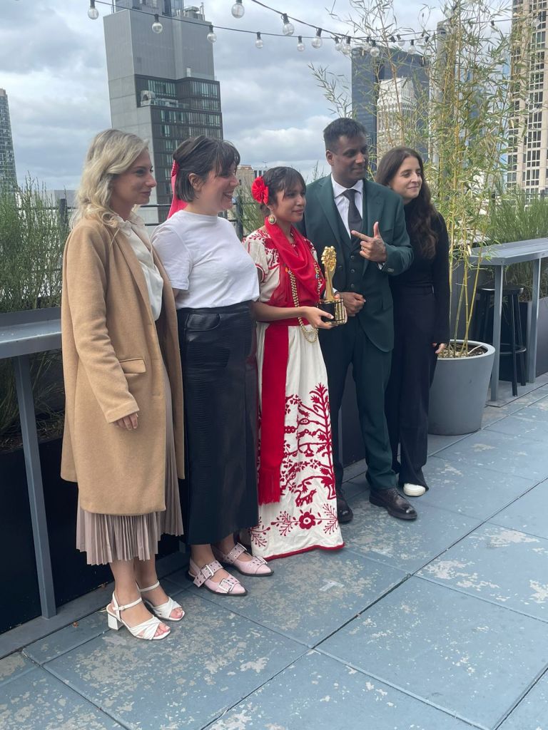 Ángela Elena mejor estudiante