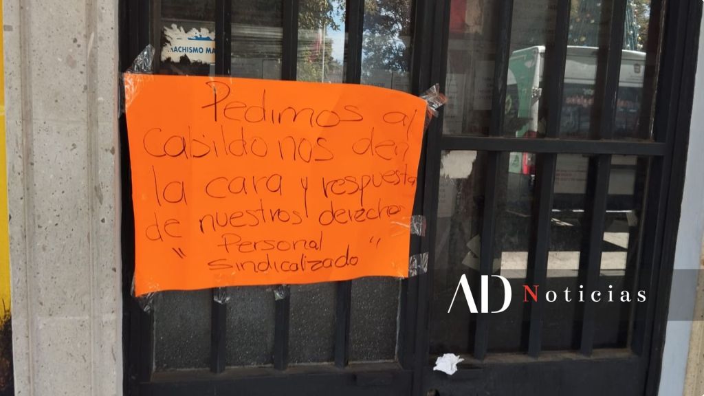 Ocuilan trabajadores toman ayuntamiento