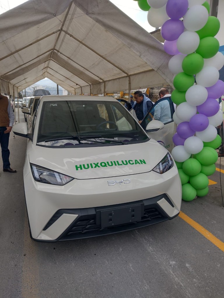 Estrena Edomex taxis 100% eléctricos en Huixquilucan