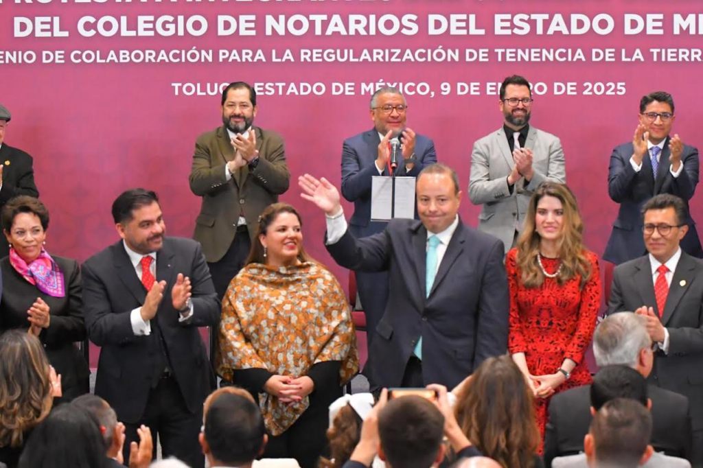 Nuevos integrantes del Colegio de Notarios Edomex. / Foto: especial
