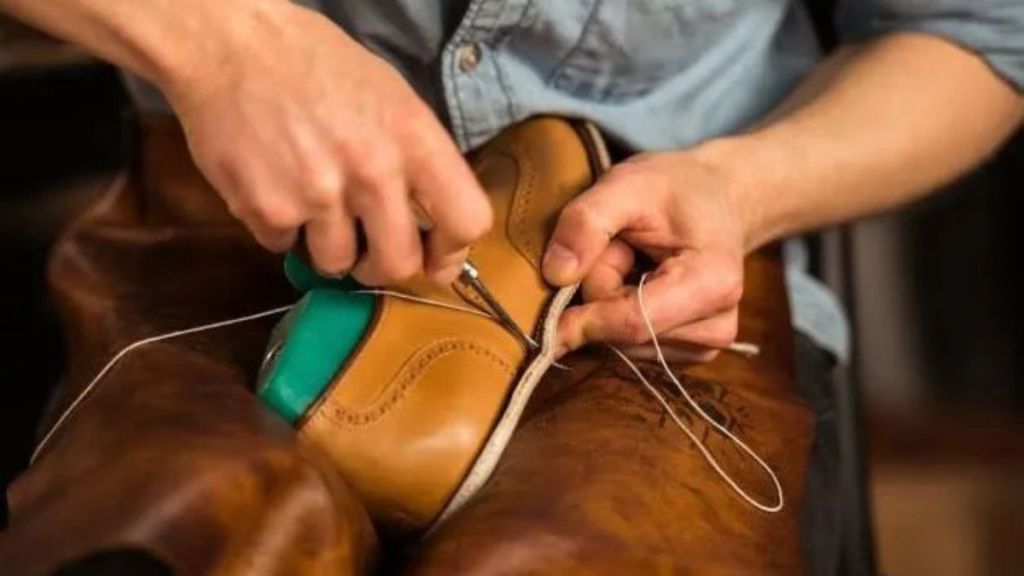 La elaboración de calzado es una de las principales tradiciones y fortalezas del municipio.