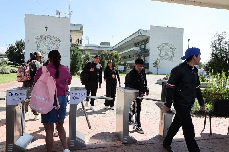 Programa “Regresa a la UAEMex” reincorpora a mil 965 estudiantes