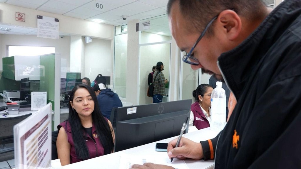 Se estima que el pago del llamado refrendo beneficie a dos millones de mexiquenses que poseen vehículos de hasta 550 mil pesos sin IVA.