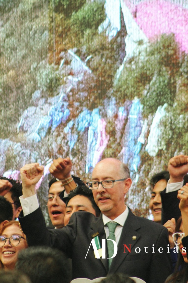 Entre elogios a la 4T rector de la UAEMex rinde su último informe