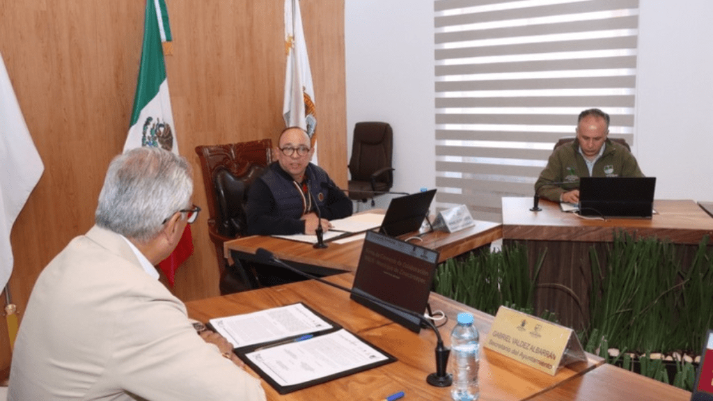 Firma convenio Manuel Vilchis con INSUS 
