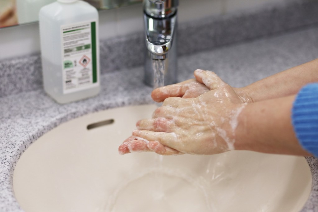 multas por tirar agua