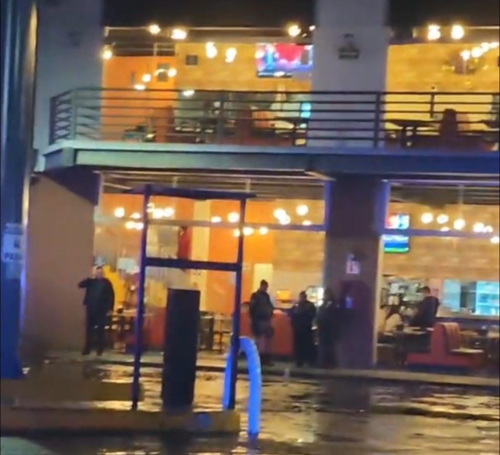 Durante la noche de este domino 10 de agosto, ocurrieron detonaciones en el restaurante Rancheros del Sur en Toluca. 