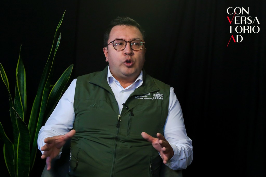 Entrevista con el alcalde de Lerma, Miguel Ángel Ramírez Ponce, quien discute temas sobre su desvinculación del PRI, obras públicas y problemas municipales.