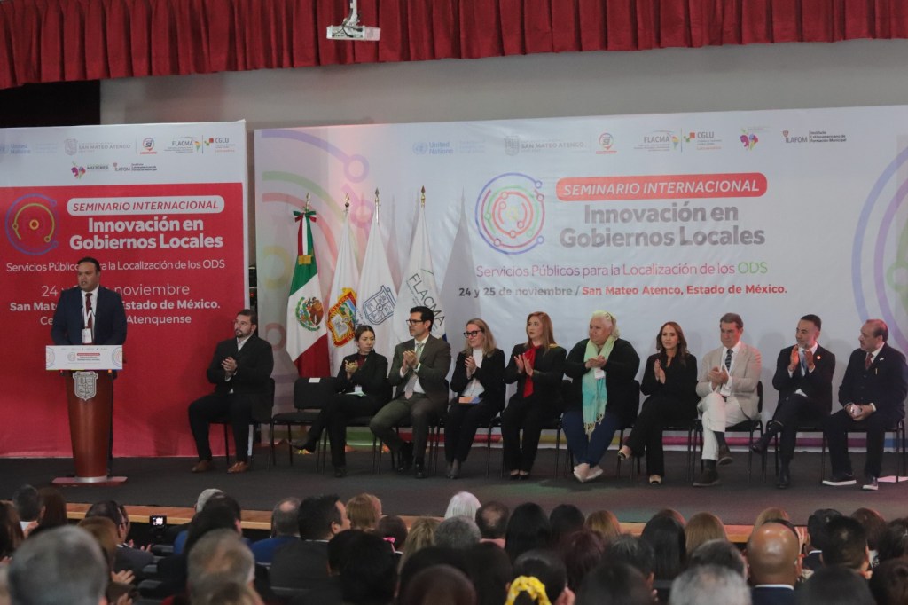 Inauguración del Seminario Internacional de Innovación en Gobiernos Locales, con representantes de gobiernos locales de España y América Latina, en San Mateo Atenco, Estado de México.