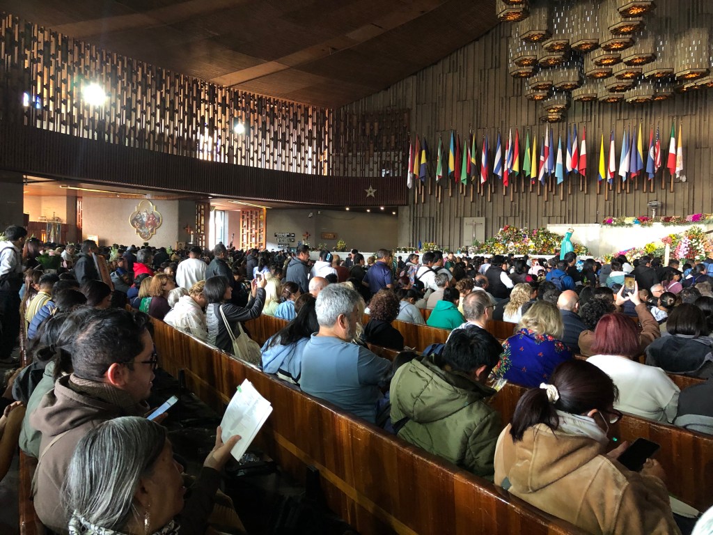 Interior de la Basílica de Guadalupe lleno de fieles durante la celebración del 12 de diciembre.