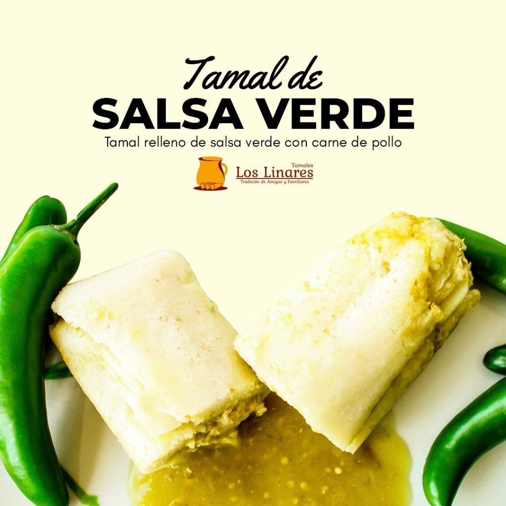 Tamal de salsa verde relleno de carne de pollo, acompañado de salsa y chiles verdes. Imagen de un tamal de la marca Los Linares.