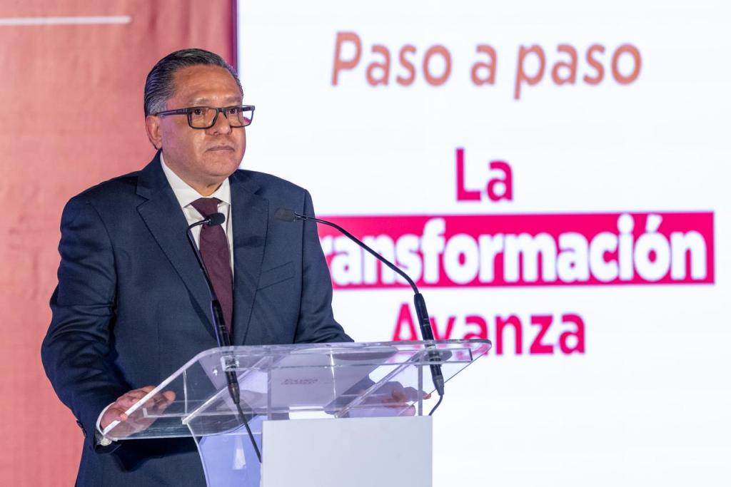 El Presidente Municipal de Toluca, Ricardo Moreno, presenta su Primer Informe de Resultados en un evento destacando los logros de su administración.
