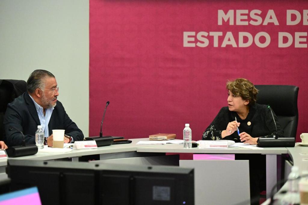 Reunión de autoridades en la Mesa de Paz, con un enfoque en la seguridad y la prevención de extorsiones en el Estado de México.