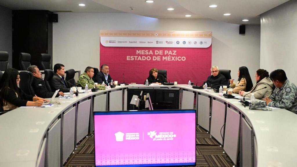 Mesa de Paz del Estado de México con autoridades, enfocada en la seguridad y prevención de extorsiones.