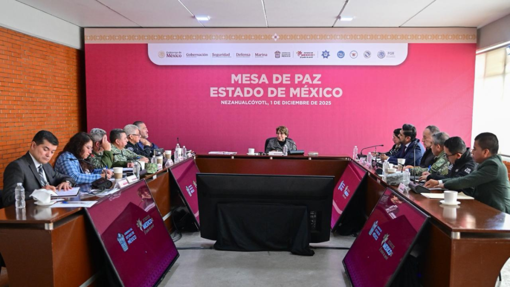 Reunión de la Mesa de Paz en Nezahualcóyotl, Estado de México, con autoridades estatales y federales discutiendo estrategias de seguridad, 1 de diciembre de 2025.