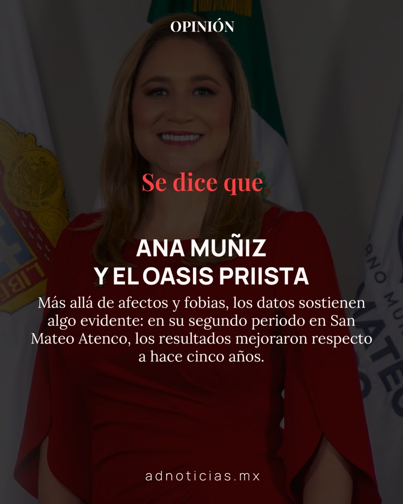 Retrato de Ana Muñiz Neyra, con una blusa roja y sonriendo, frente a una bandera mexicana y un escudo, en un contexto político.