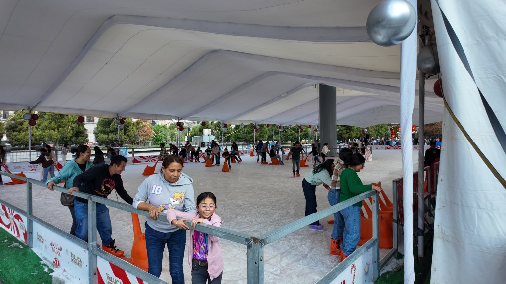 toluca-abre-su-pista-de-hielo-totalmente-gratis