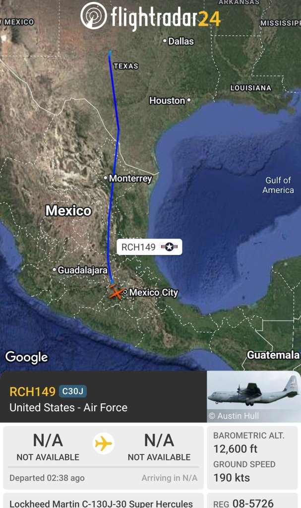 Mapa de seguimiento de vuelo mostrando la ruta del avión RCH149 de la Fuerza Aérea de los Estados Unidos, volando desde Monterrey hacia Ciudad de México, con información sobre altitud y velocidad.