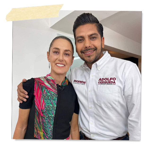 Dos personas sonriendo frente a la cámara, una mujer con un vestido colorido y un hombre con camisa blanca que lleva el nombre 'Adolfo Cerqueda'.