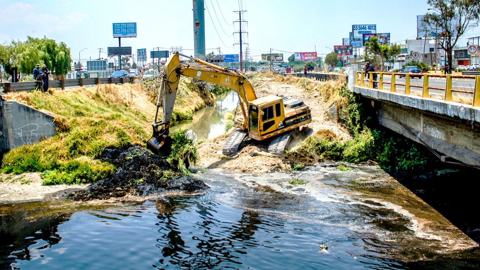 Más de 229 toneladas de basura obstruían drenajes del Edomex