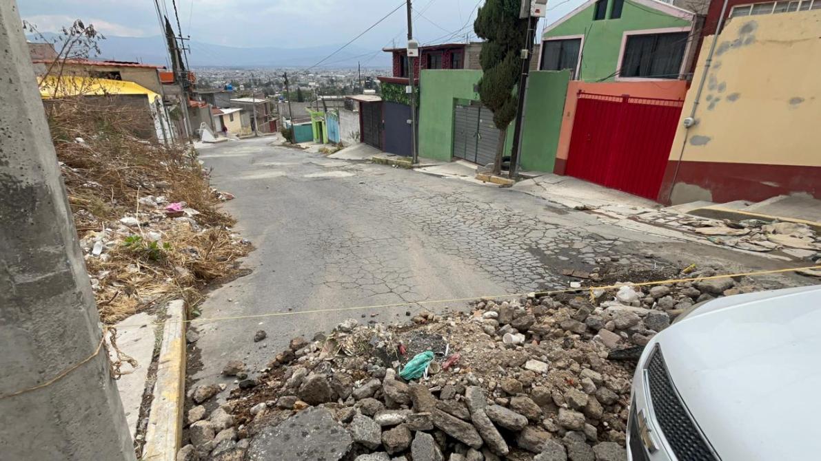 vecinos rehabilitan calle en ixtapaluca