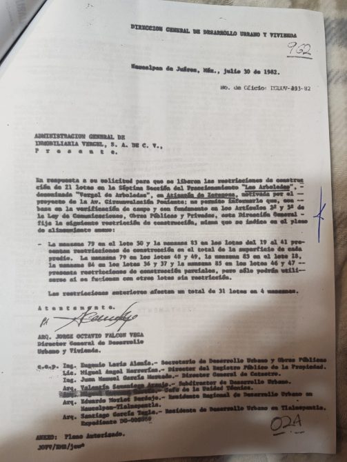 Documento oficial con encabezado de la Dirección General de Desarrollo Urbano y Vivienda, fechado el 30 de julio de 1982, solicitando la liberación de restricciones de construcción para 31 lotes en Tepatitlán, Jalisco.