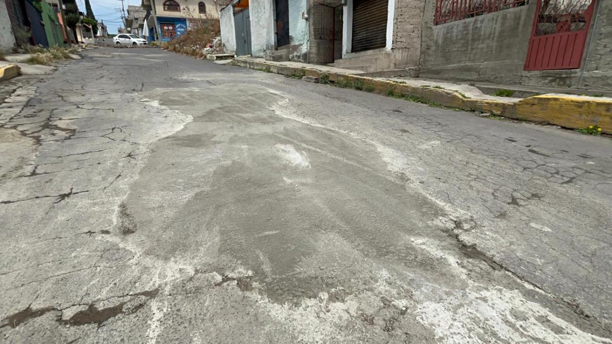 vecinos rehabilitan calle en ixtapaluca