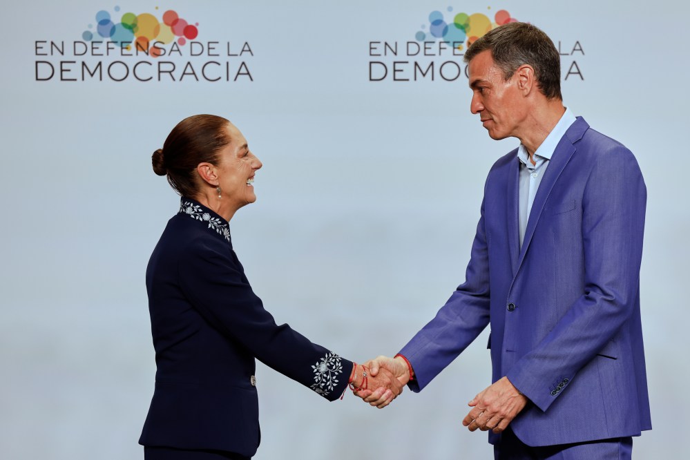 Claudia Sheinbaum participa en cumbre progresista en Barcelona junto a líderes internacionales